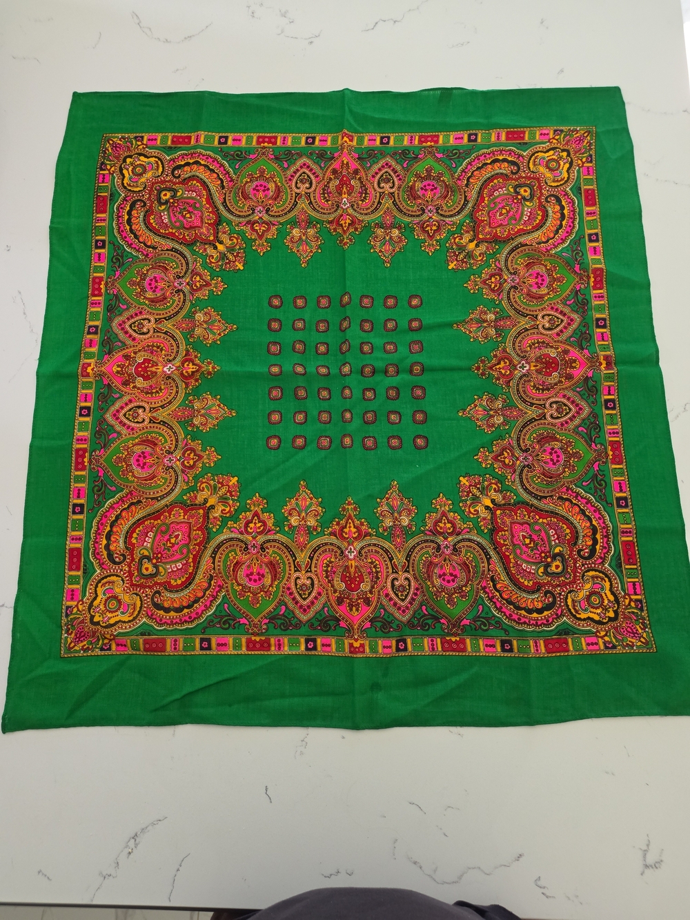 Vtg Ukrainian Hustka or Russian Bab scarf, Paisley head scarf. 100% Virgin Wool.